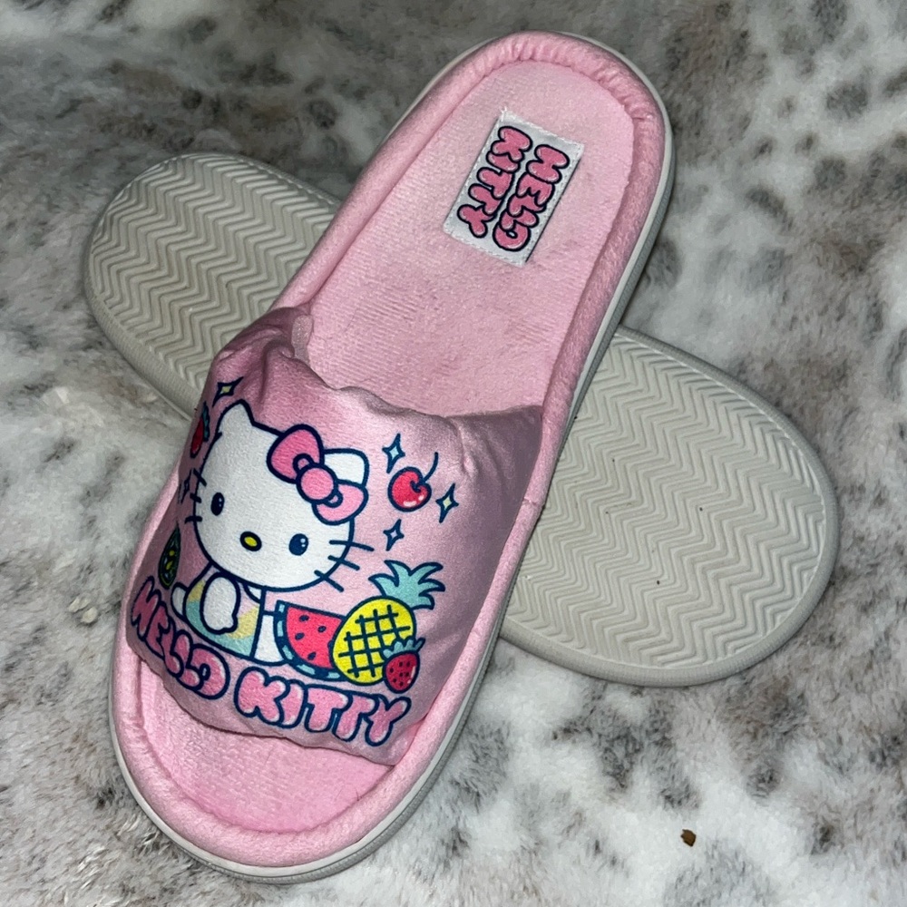 Hello Kitty Slippers - Picture 3 of 7